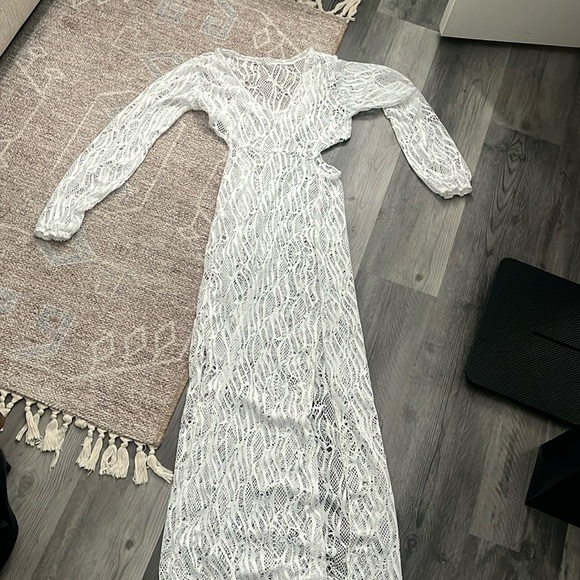 White coverup - Picture 1 of 1
